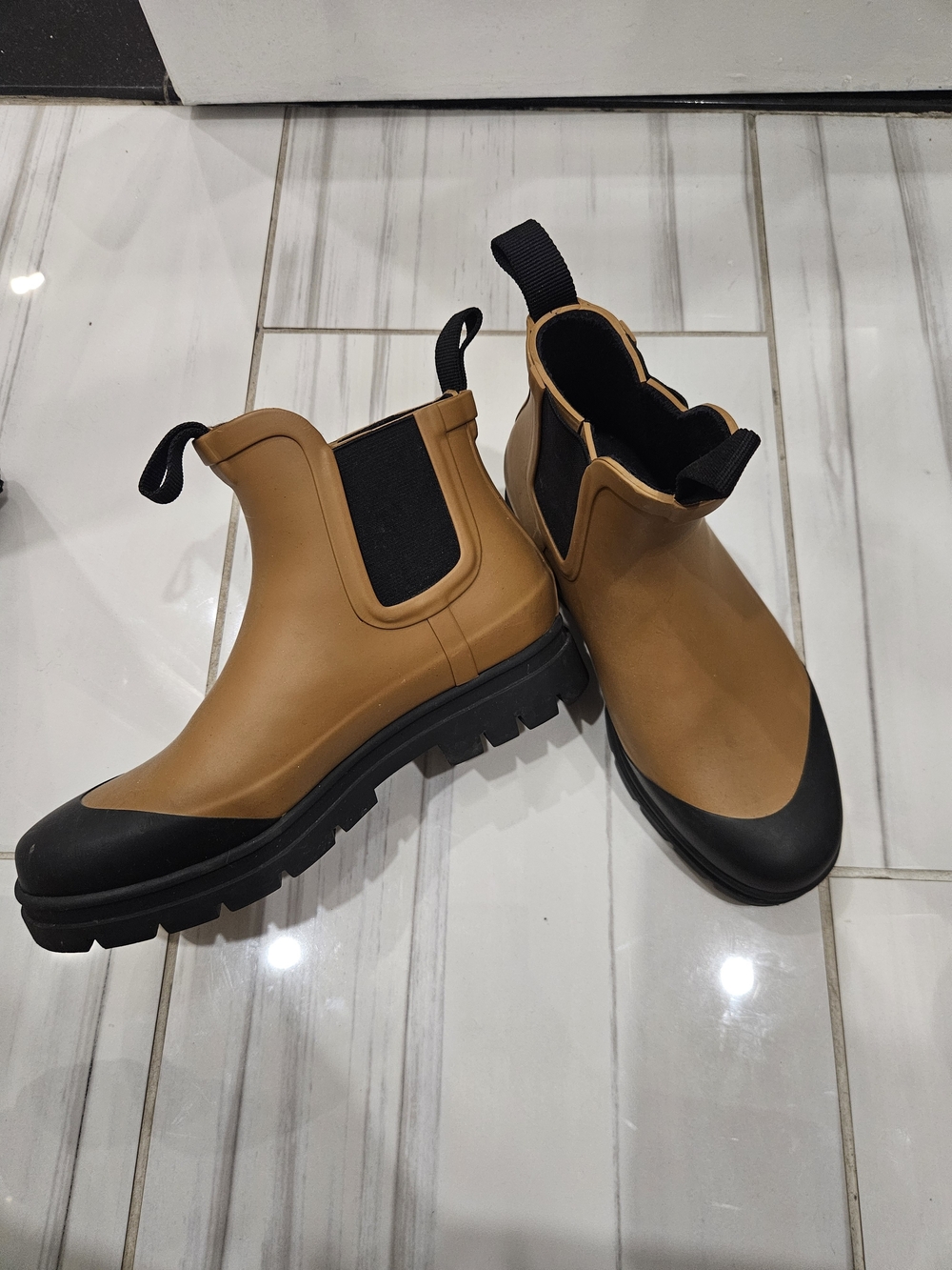 Women's Tan Waterproof Chelsea Boots with Black Toe - Everlane